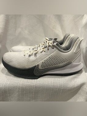 Nike Men's White & Gray Low-Top Training Sneakers